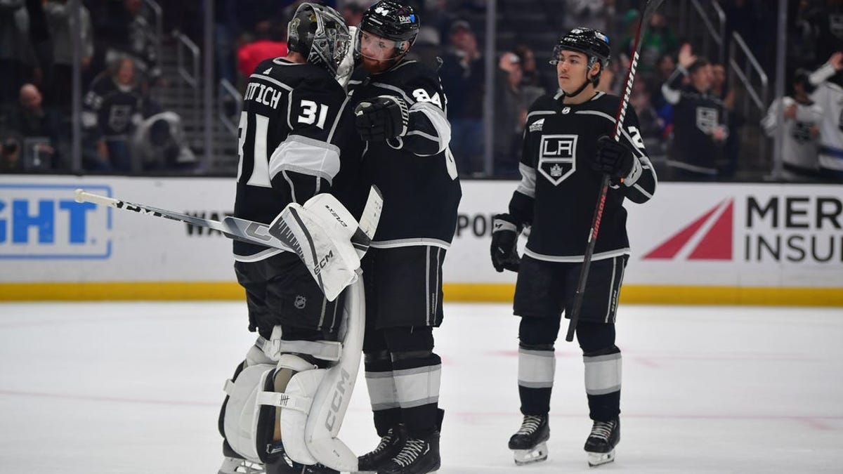 NHL Roundup: Kings' Shutout Snaps Isles' Win Streak