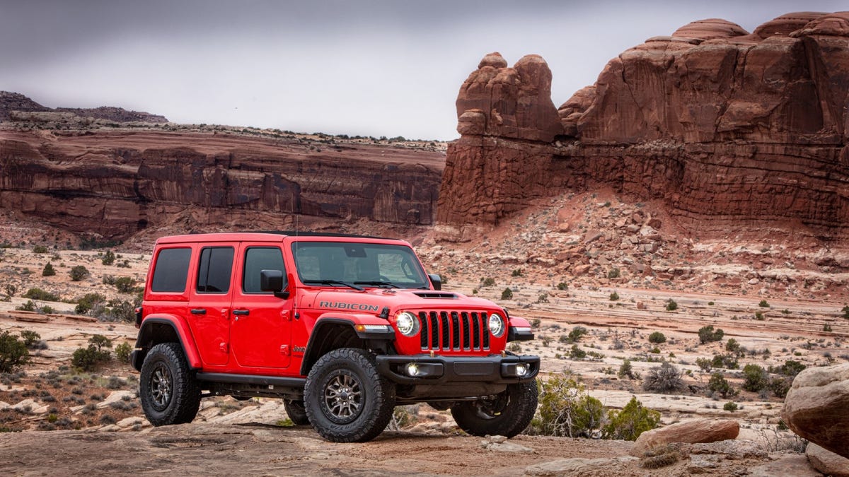 Almost 800,000 Jeep Wrangler And Gladiator Trucks Probed Over Engine Fires