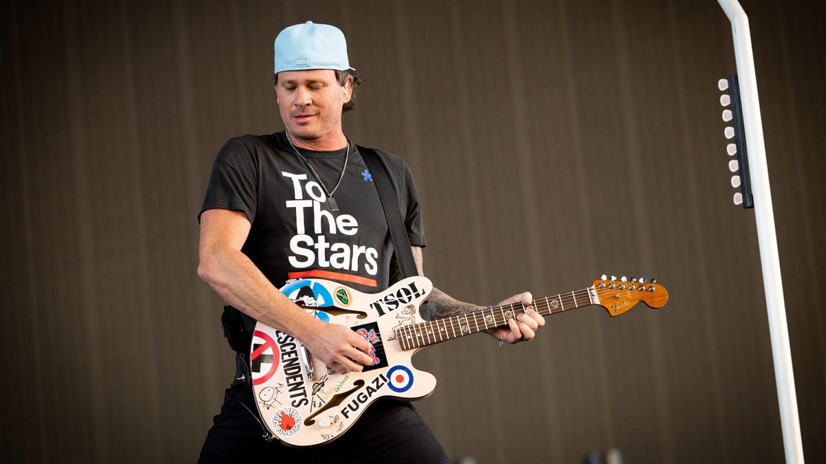 Blink S Tom Delonge Is Savoring His Ufo Moment