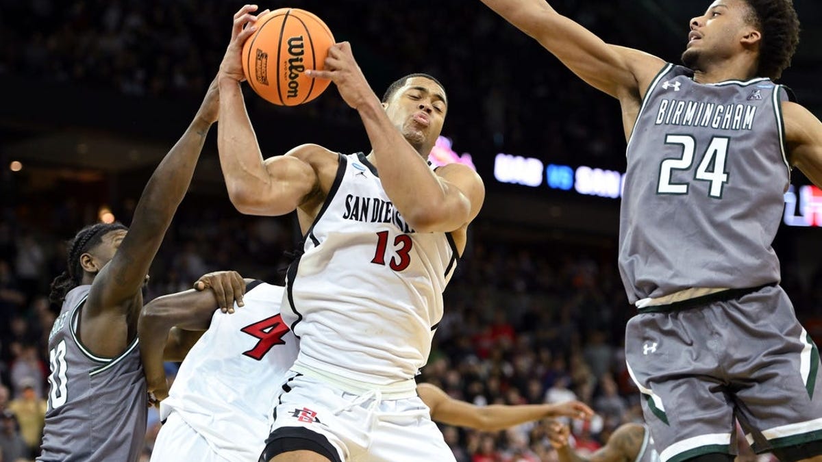 Jaedon LeDee Powers San Diego State Past UAB