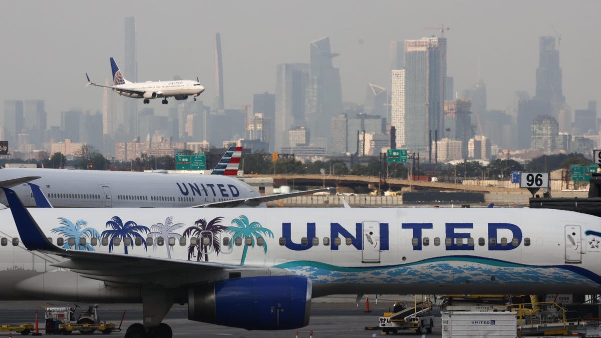 United Airlines halts flights to Israel in view of the threat of war with Iran