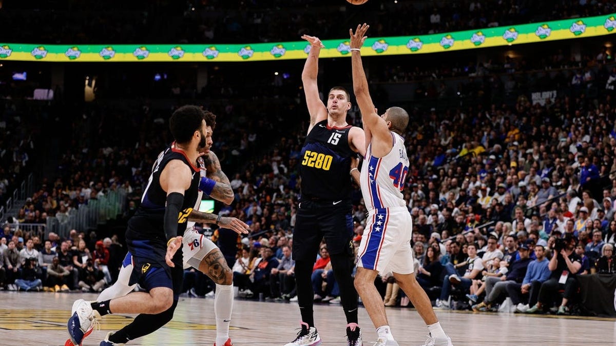 Nikola Jokic, Nuggets top short-handed 76ers