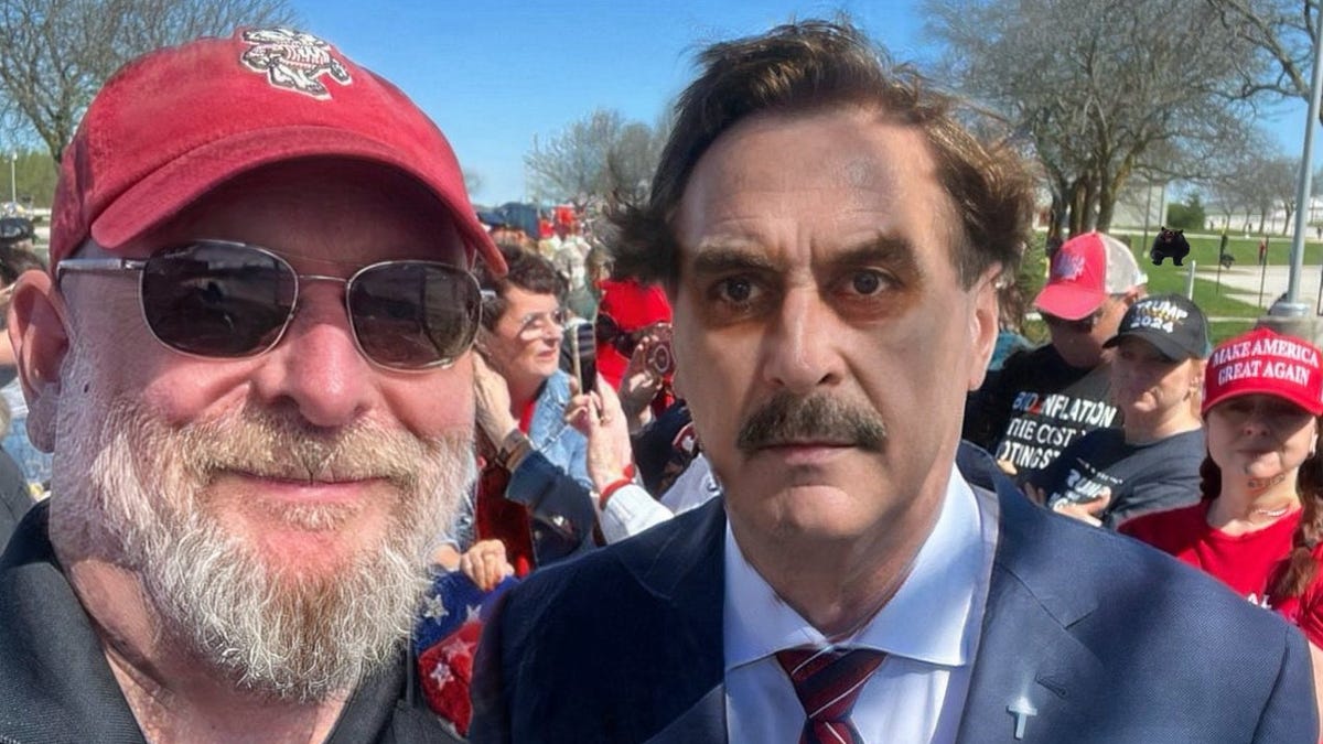 That Creepy Photo of Mike Lindell at a Trump Rally Is Totally Fake