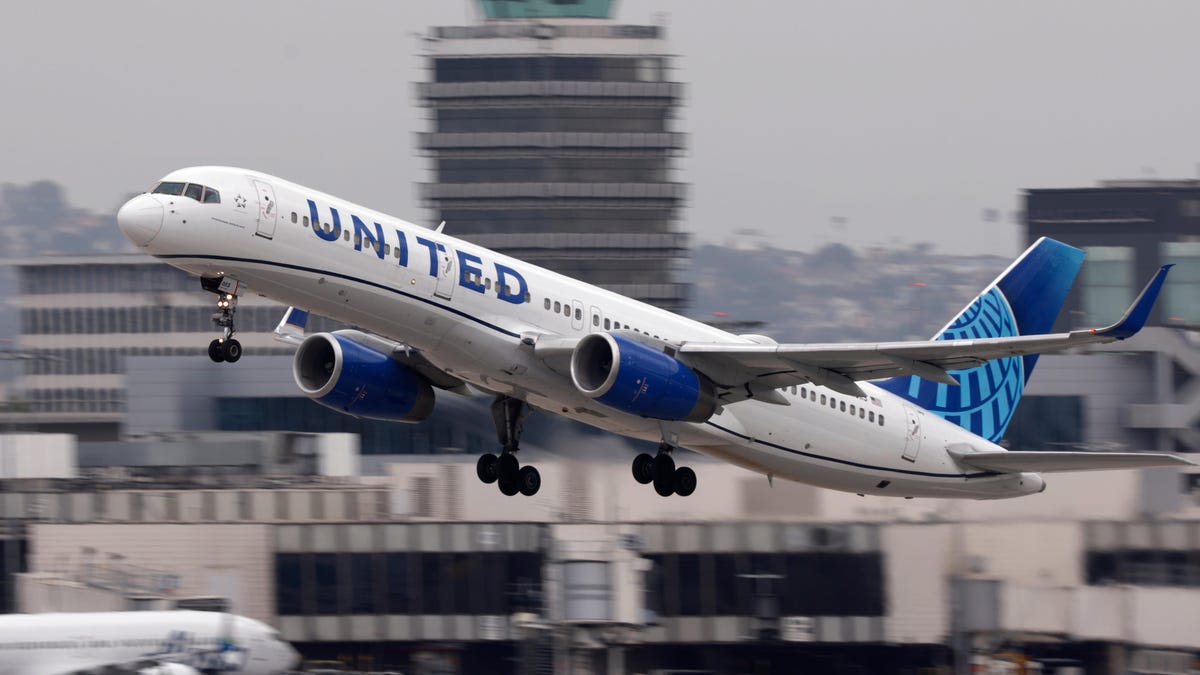 United Airlines posts better third-quarter results as cuts outpace capacity crisis