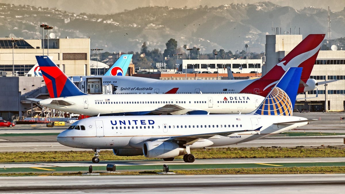 Buttigieg says DOT investigating why Delta Air Lines passengers