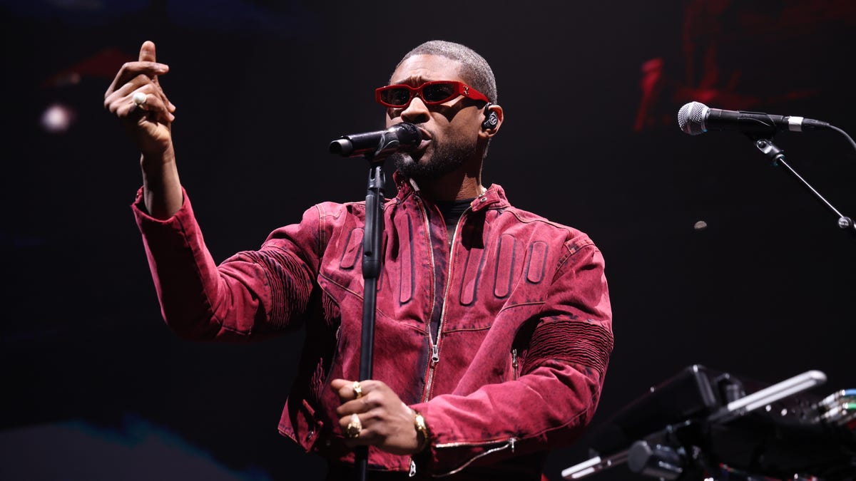 Usher Has Fans Swooning in New Skims Campaign