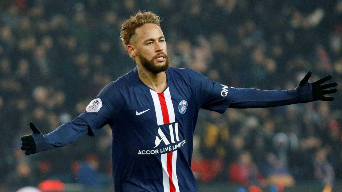 PSG superstar Neymar offered to European giants by his dad in