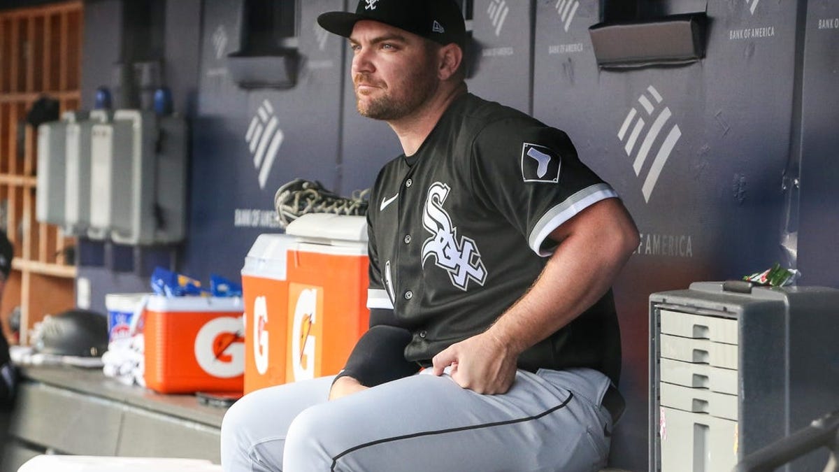 White Sox place Liam Hendriks on IL with right elbow inflammation - The  Athletic