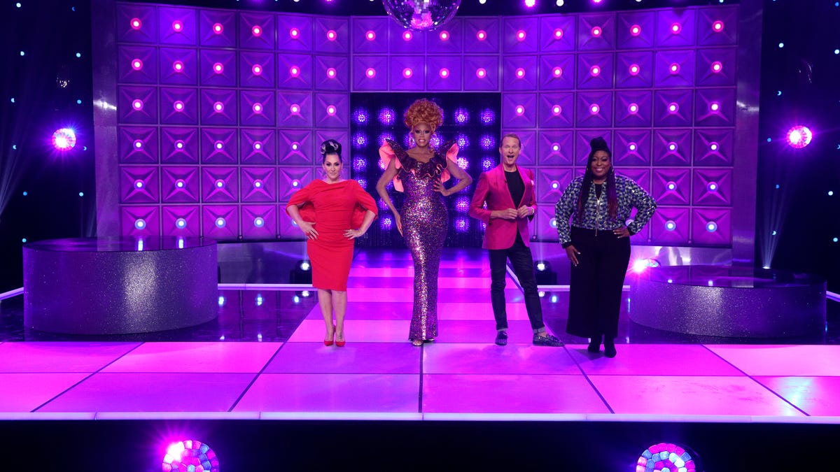 Runway Category Is .. My Roots! (FIRST EVER RUNWAY) - Drag Race Brasil 