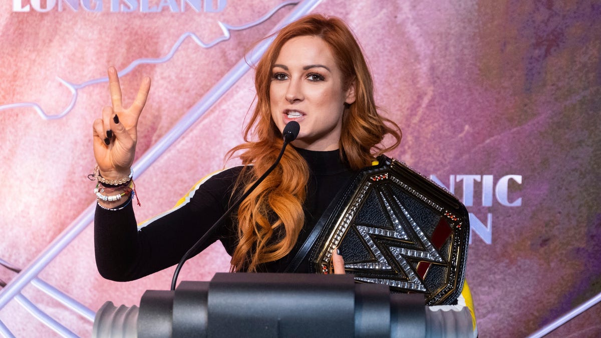 Becky Lynch tells Muscle and Fitness that she's no longer self conscious  about her body (Swipe Left)