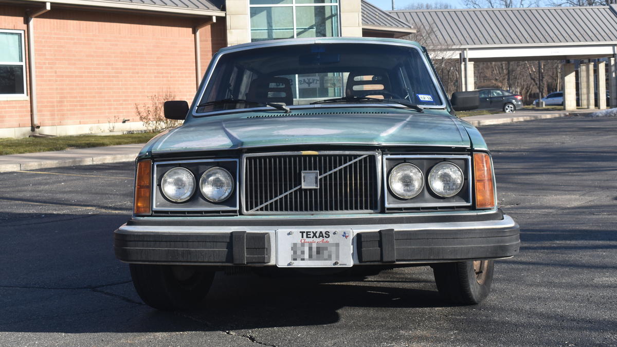 This 600,000-Mile 1979 Volvo 240DL Could Be Yours