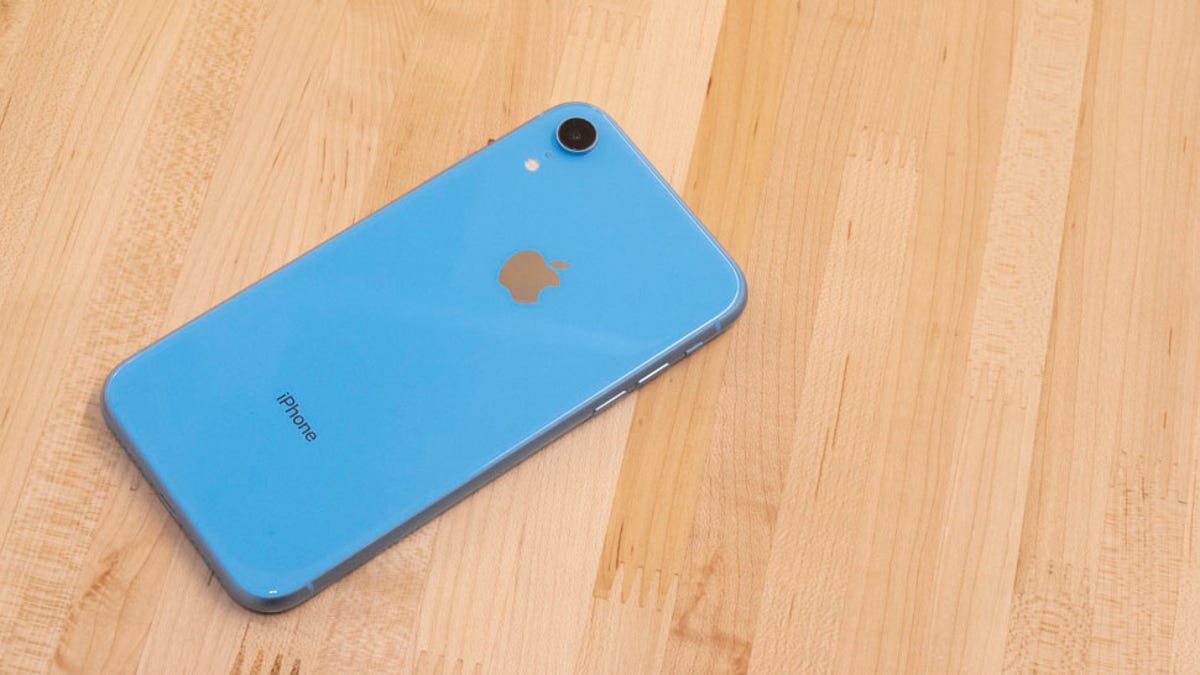 Is this iPhone XR real? : r/iphonehelp