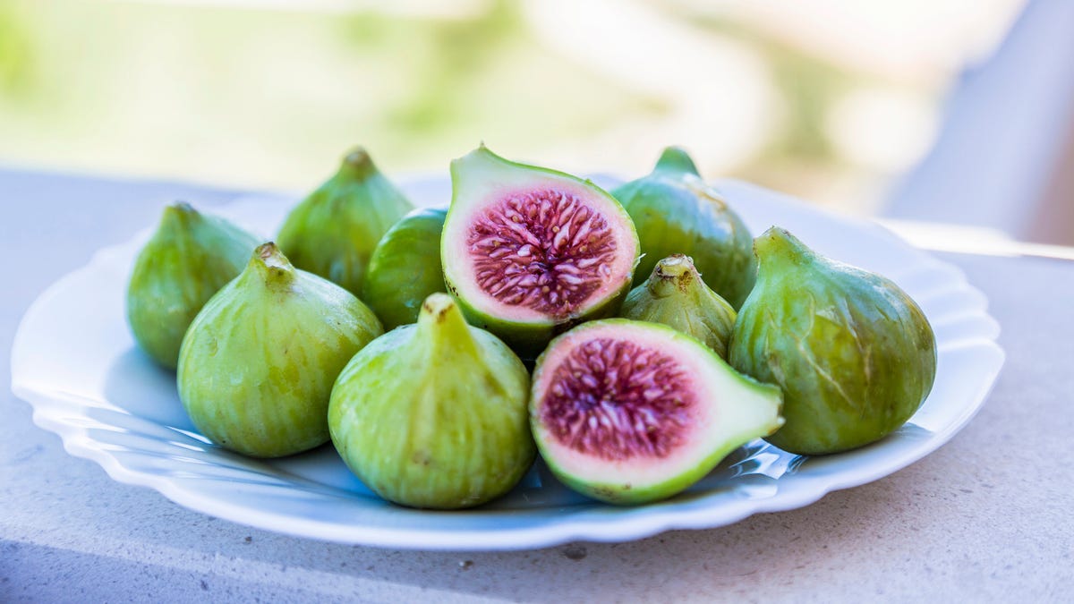 Are there dead wasps in figs? How figs are grown