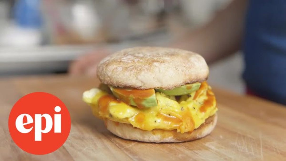 Make the Perfect Breakfast Egg Sandwich Using Just a Microwave