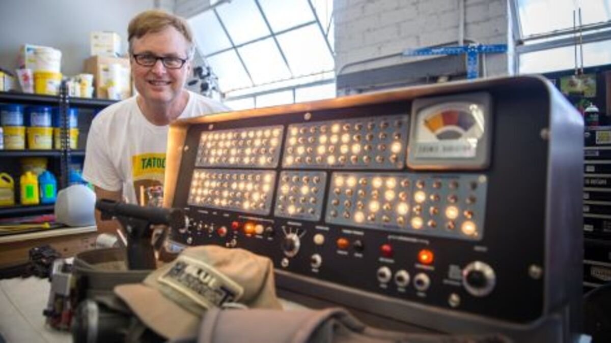 This Guy Made a Replica of The Computer That Helped the Robinson Family ...