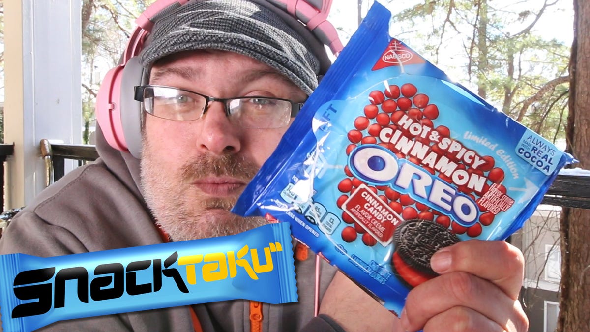 Snacktaku Eats Hot And Spicy Cinnamon Oreos On A Very Cold Day