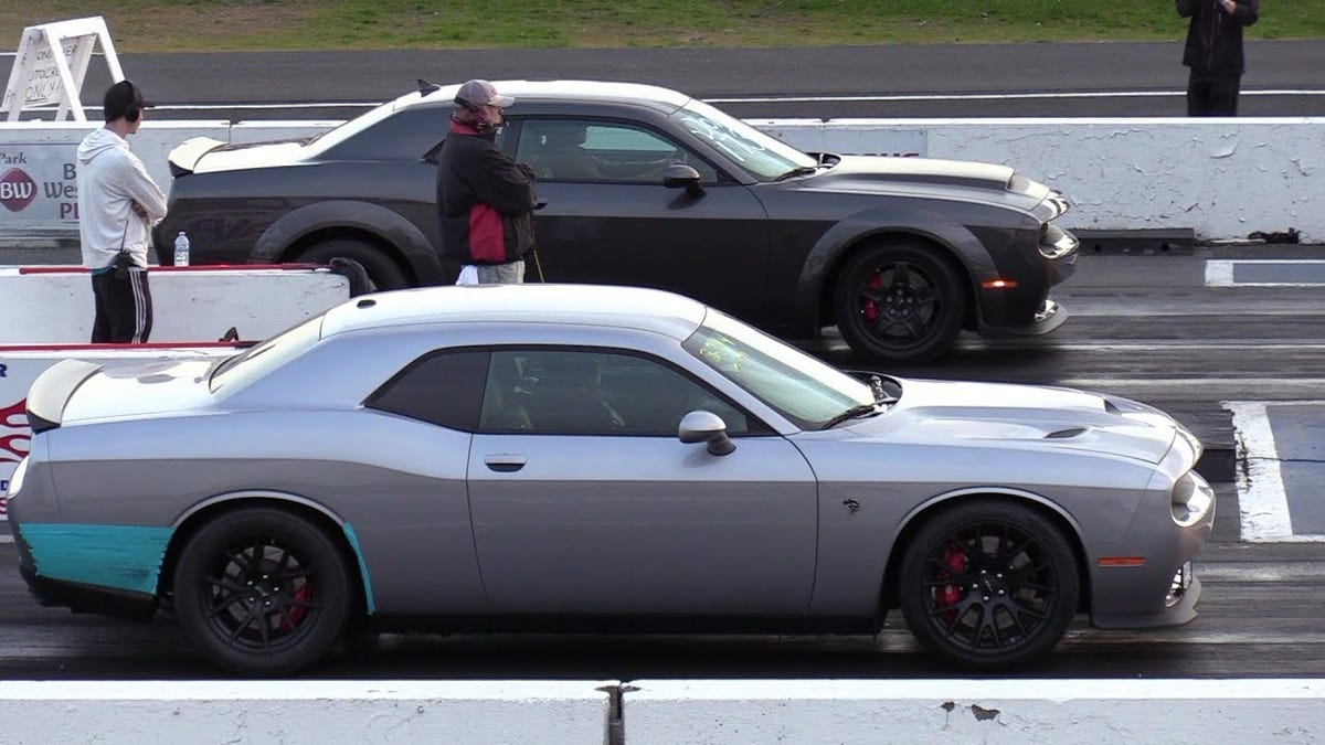 A Demon Versus Hellcat Drag Battle Is Just As Intense As You Think It ...