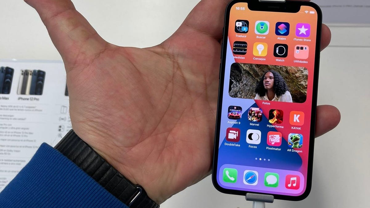 Apple ha matado el iPhone mini y la culpa la tenemos todos nosotros: ya no  queremos móviles compactos