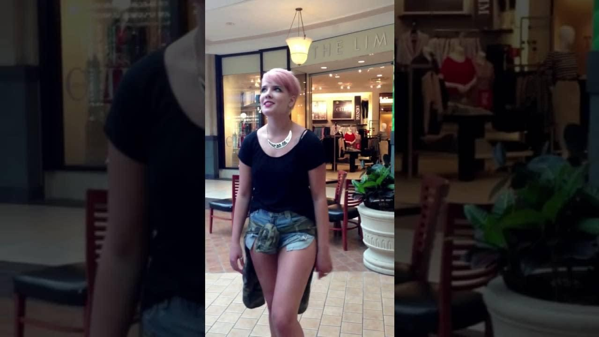 Halsey singing in mall