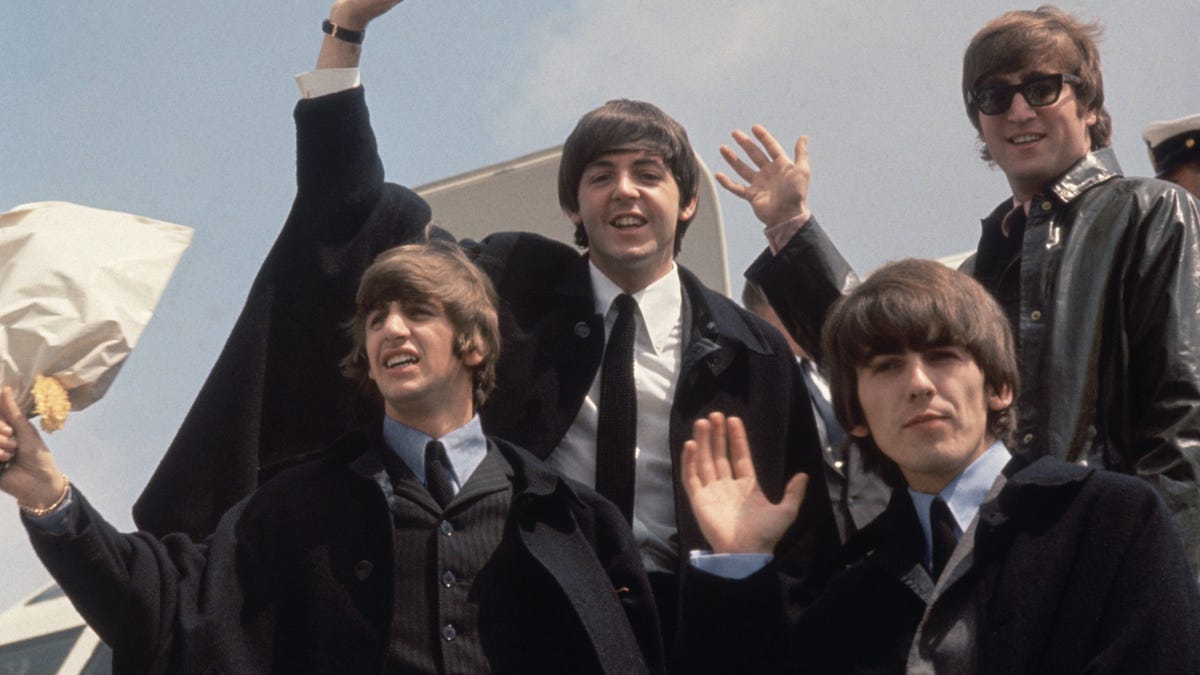 Some Beatles fans got together to recreate an iconic 1964 photo of them taken by Ringo Starr
