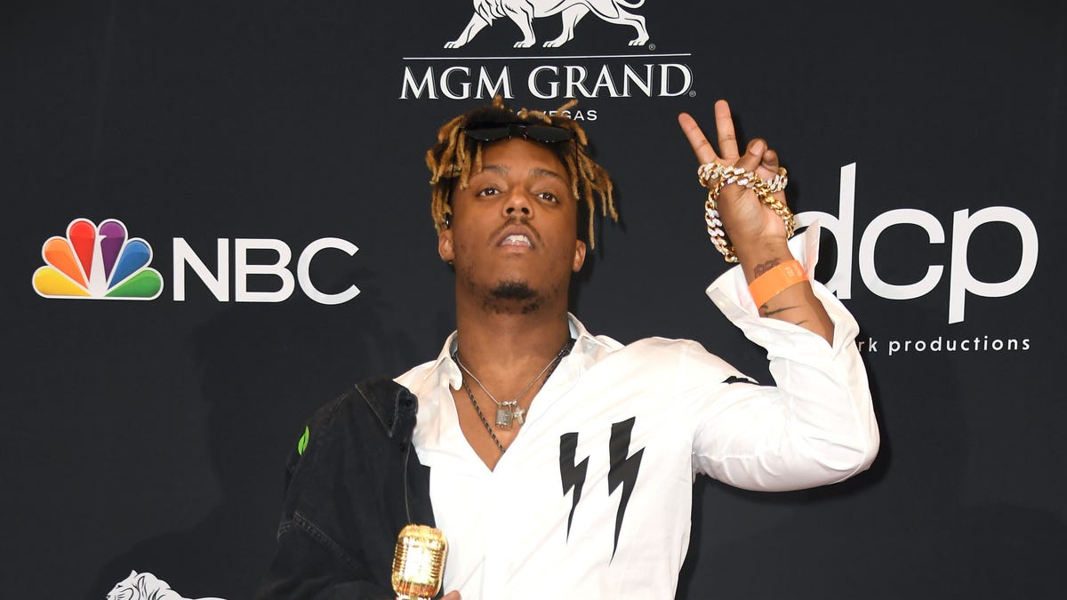 Juice Wrld dead aged 21 – US rapper dies after suffering a seizure at  Chicago airport – The US Sun