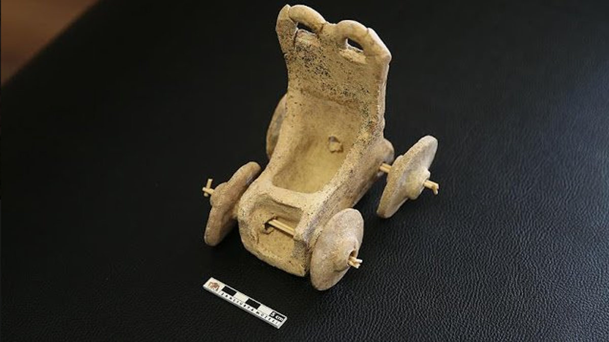 Archaeologists Find 5 000 Year Old Toy Chariot In Ancient Turkish Settlement