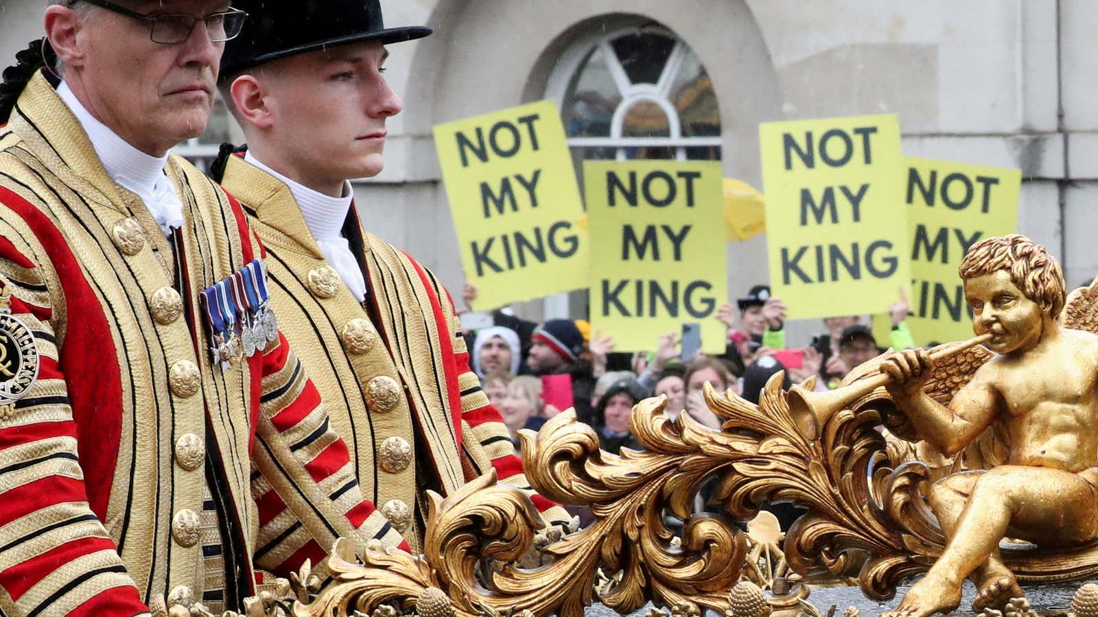 🌏Yawning coronation viewers