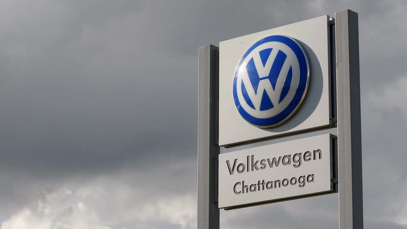 Sign at the Volkswagen Chattanooga Assembly Plant in Chattanooga, Tennessee November 4, 2015. Volkswagen told NHTSA that it would recall about 92,000 vehicles, which are some 2015 and 2016 models of Jetta, Passat, Golf and Beetle, in the United States. REUTERS/Tami Chappell   – RTX1UT0G