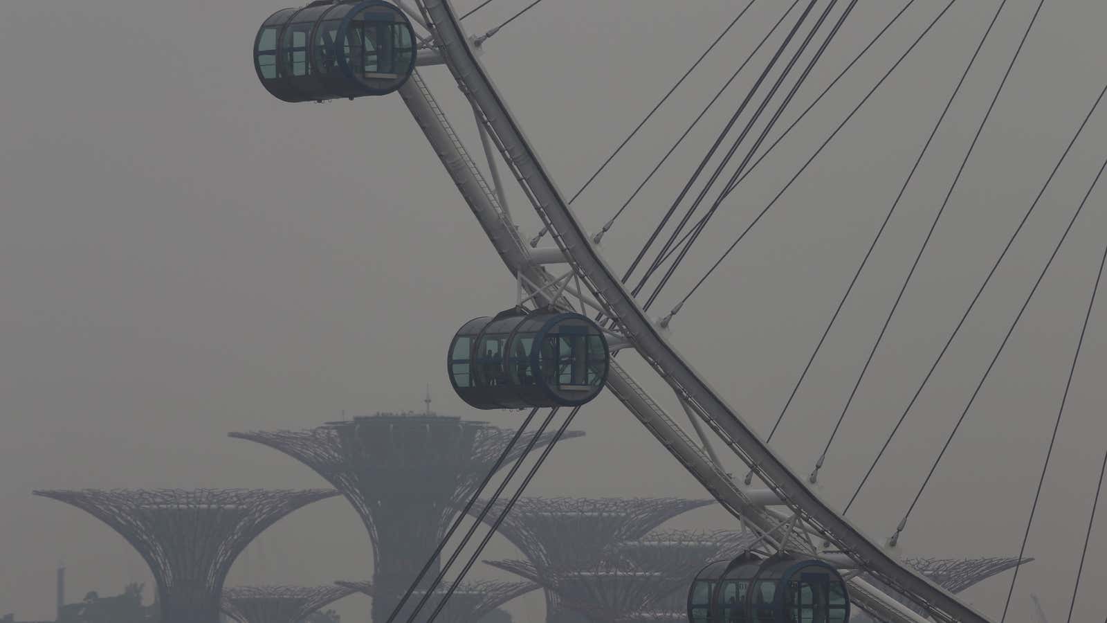 The Singapore Flyer—toxic haze courtesy of Indonesia.