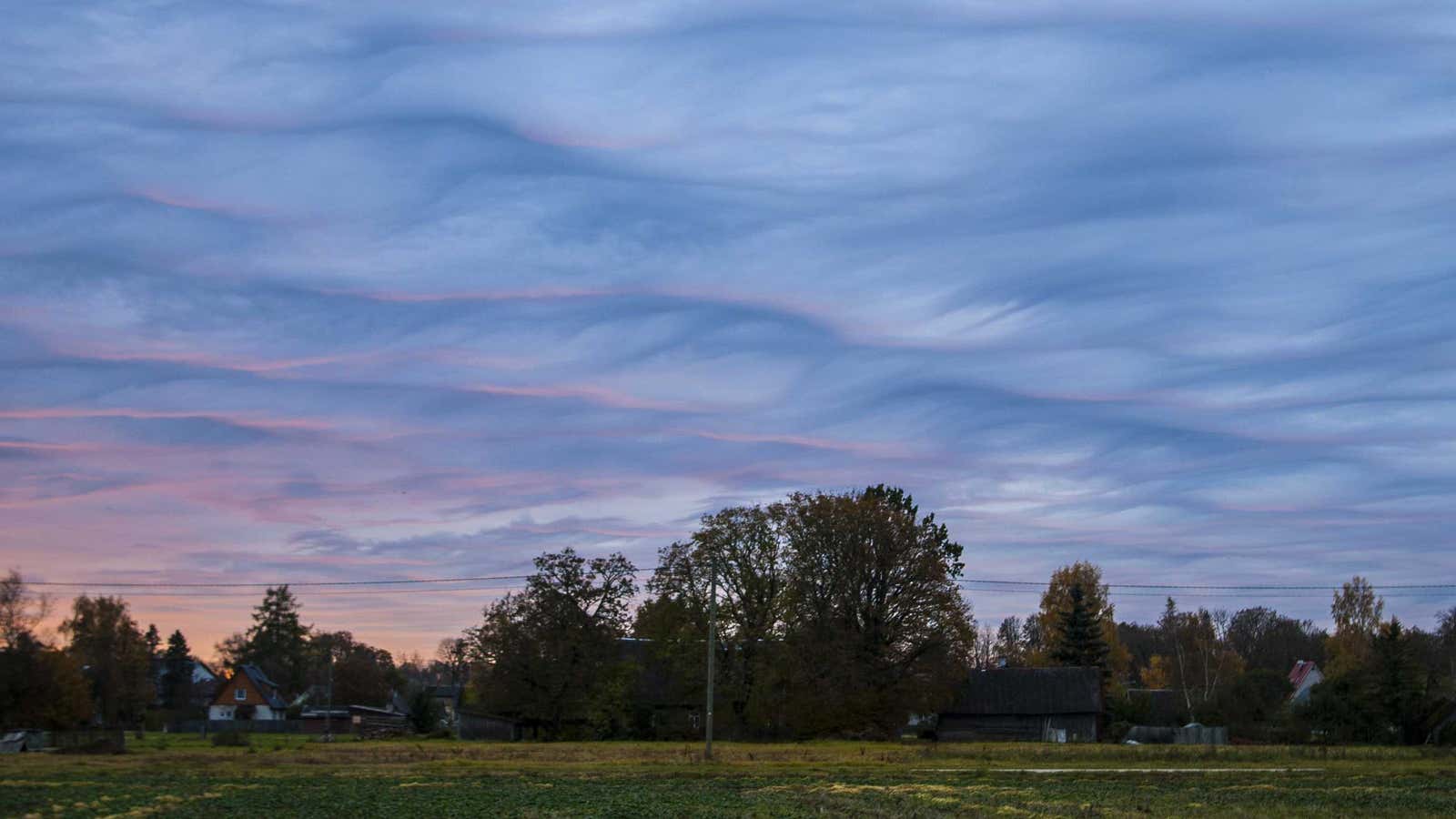 An undulating asperitas.