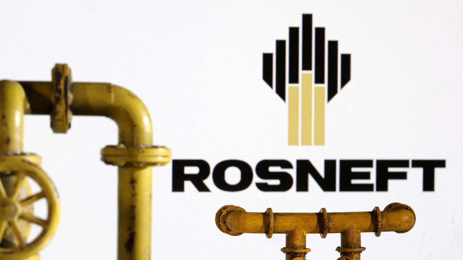 Sanction-wary oil traders boycott an Indian refiner backed by Russia's Rosneft