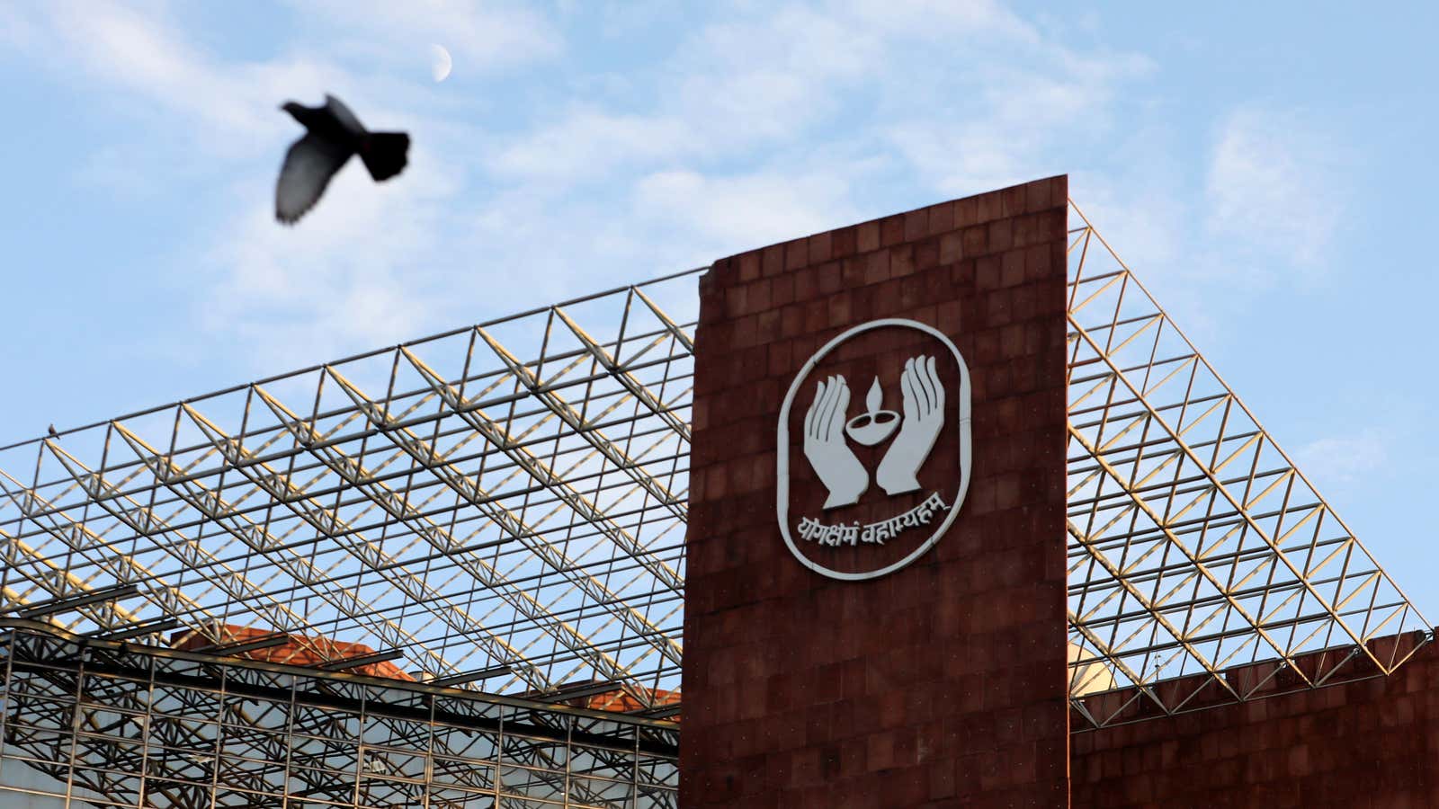 A bird flies past a logo of Life Insurance Corporation of India (LIC) at one of its offices in New Delhi, India September 14, 2021.…