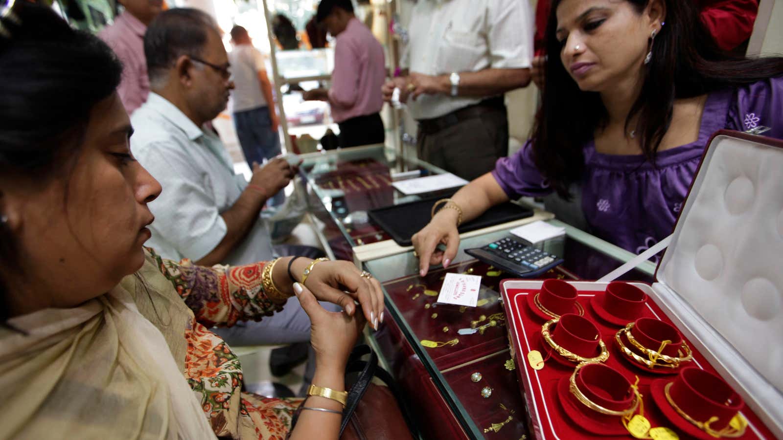 India’s central bank wants to persuade gold bugs such as these to swap jewellery for gold-linked derivatives and annuities.