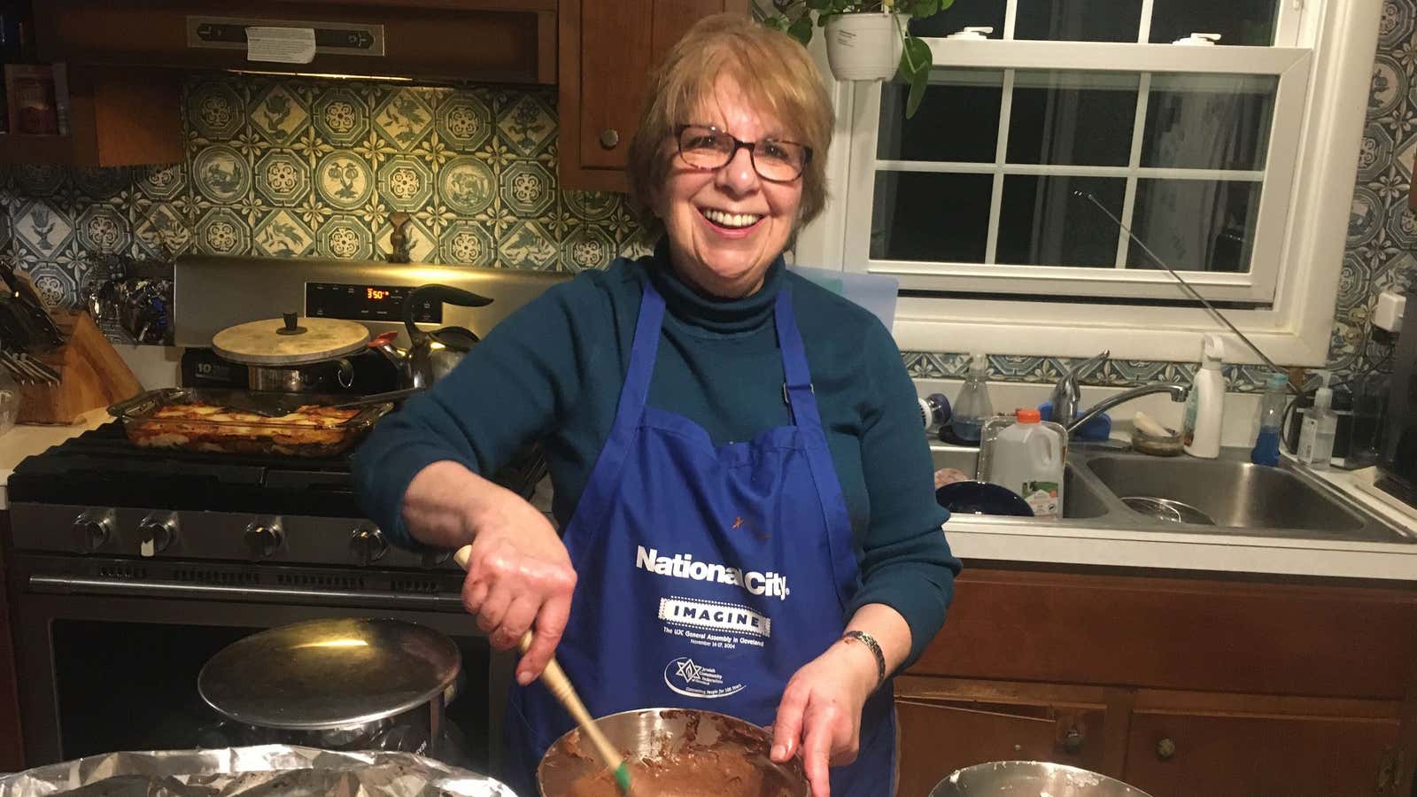 The author’s mom makes a cake.