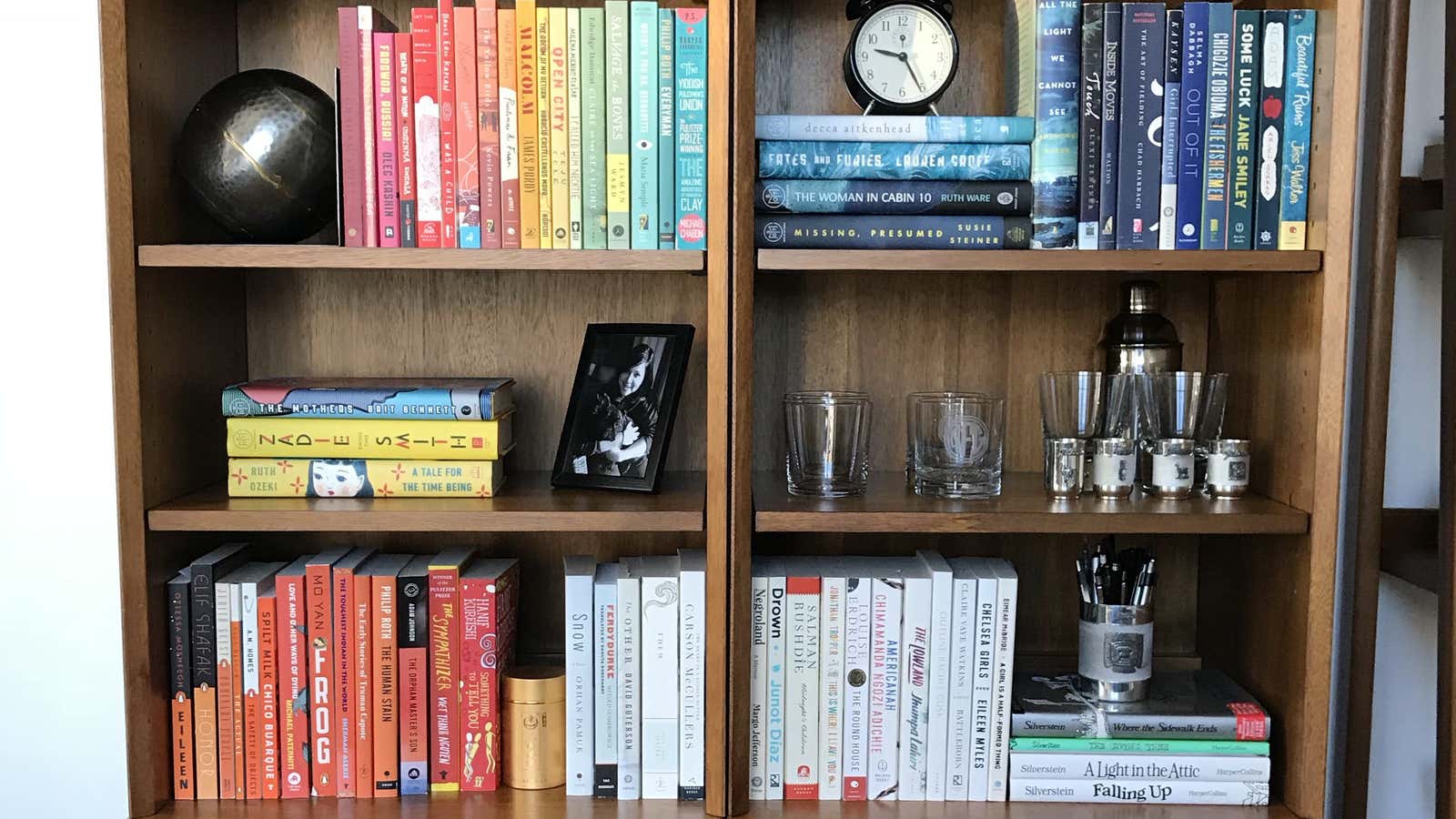 How to Organize Books on a Bookshelf
