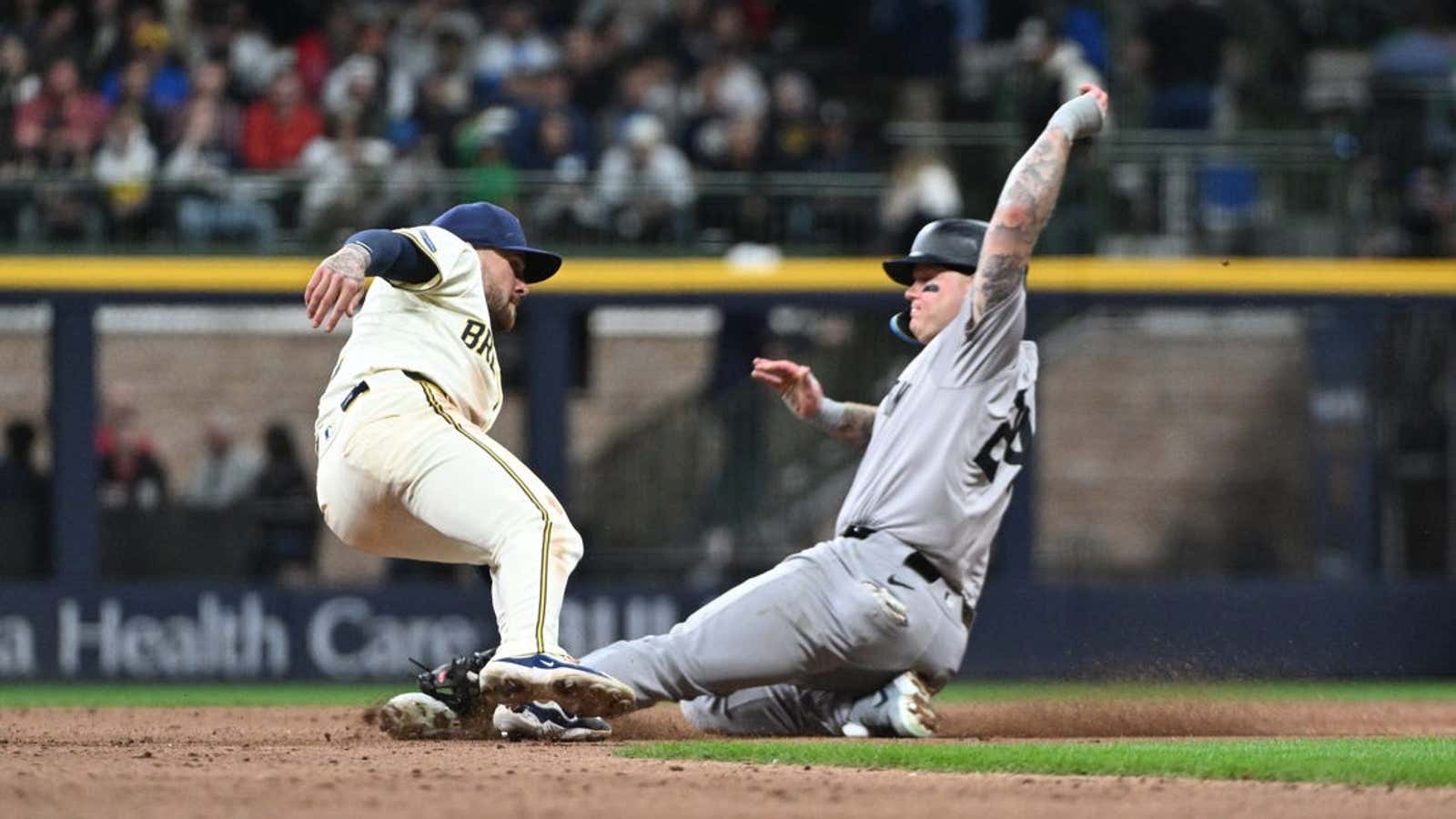 Image for Brewers rally for 11-inning victory over Yankees