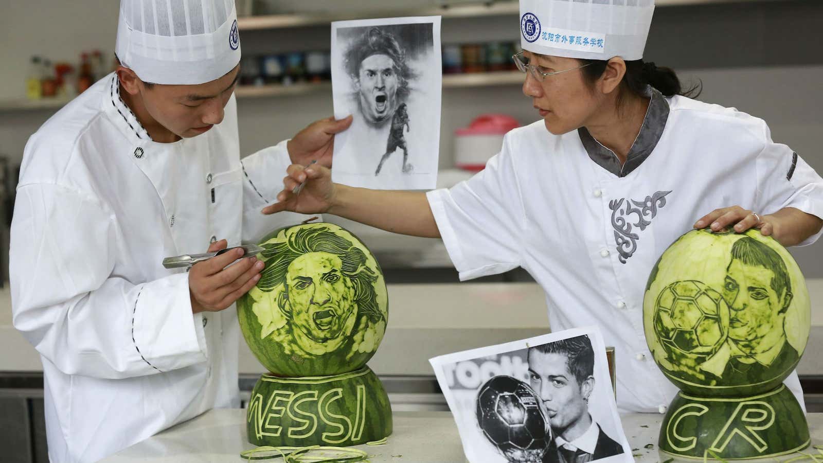 Chefs in Shenyang carve images of Lionel Messi and Cristiano Ronaldo on watermelons.