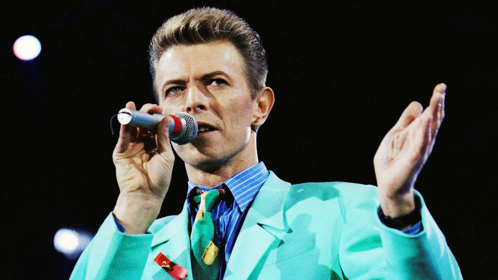 FILE PHOTO: David Bowie performs on stage during The Freddie Mercury Tribute Concert at Wembley Stadium in London, Britain April 20, 1992. REUTERS/Dylan Martinez/File Photo…