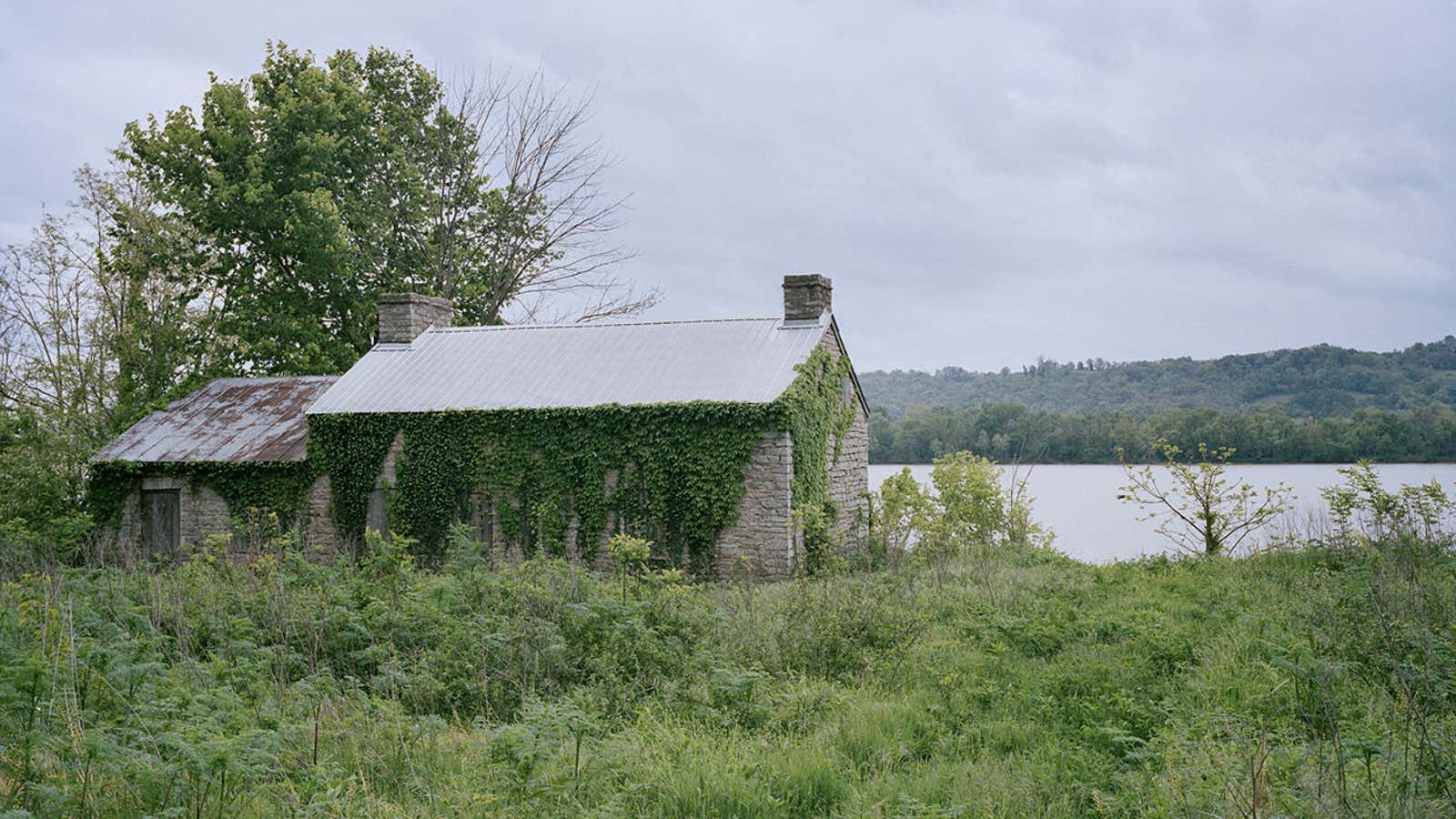 Along the Ohio River Scenic Byway between Higginsport and Ripley, Ohio. Across the river is Kentucky.
©Marta Giaccone