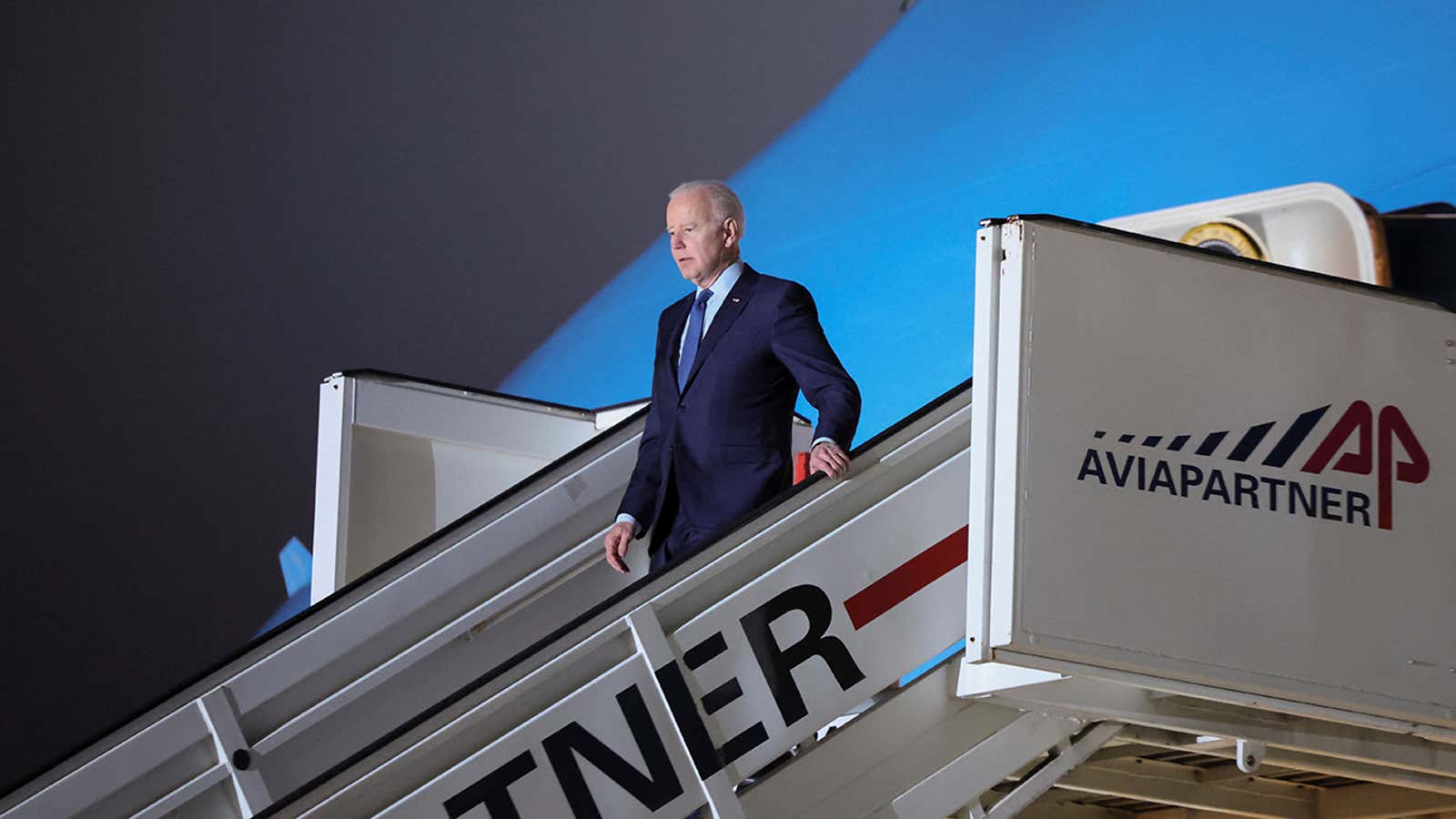 U.S. President Joe Biden arrives in Brussels to attend an extraordinary NATO summit to discuss ongoing deterrence and defense efforts in response to Russia’s attack on Ukraine, in Brussels, Belgium, March 23, 2022. REUTERS/Evelyn Hockstein