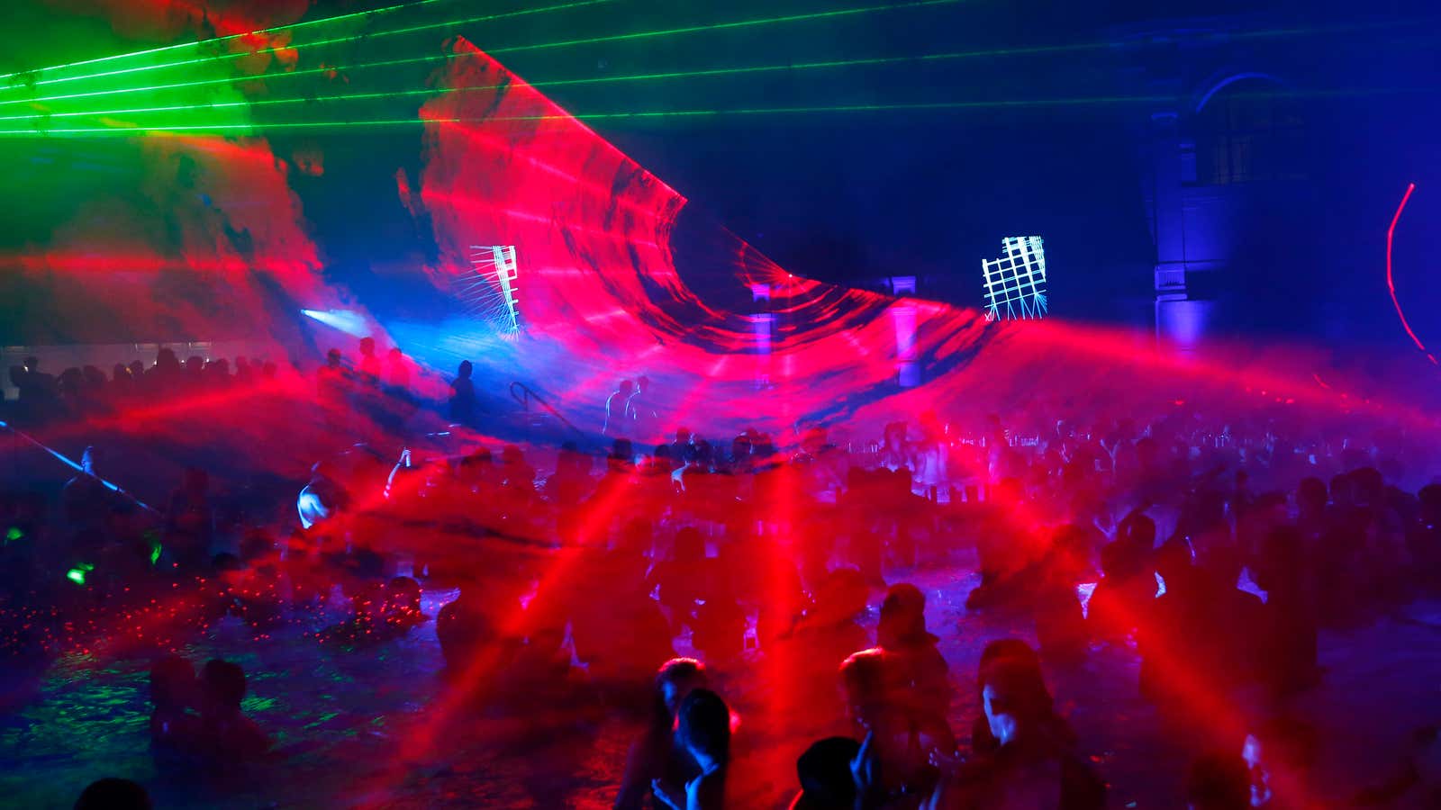 Revellers attend the Cinetrip Future Disco bath party at Szechenyi Bath in Budapest in the early hours of August 10, 2014. REUTERS/Laszlo Balogh (HUNGARY  – Tags: SOCIETY)