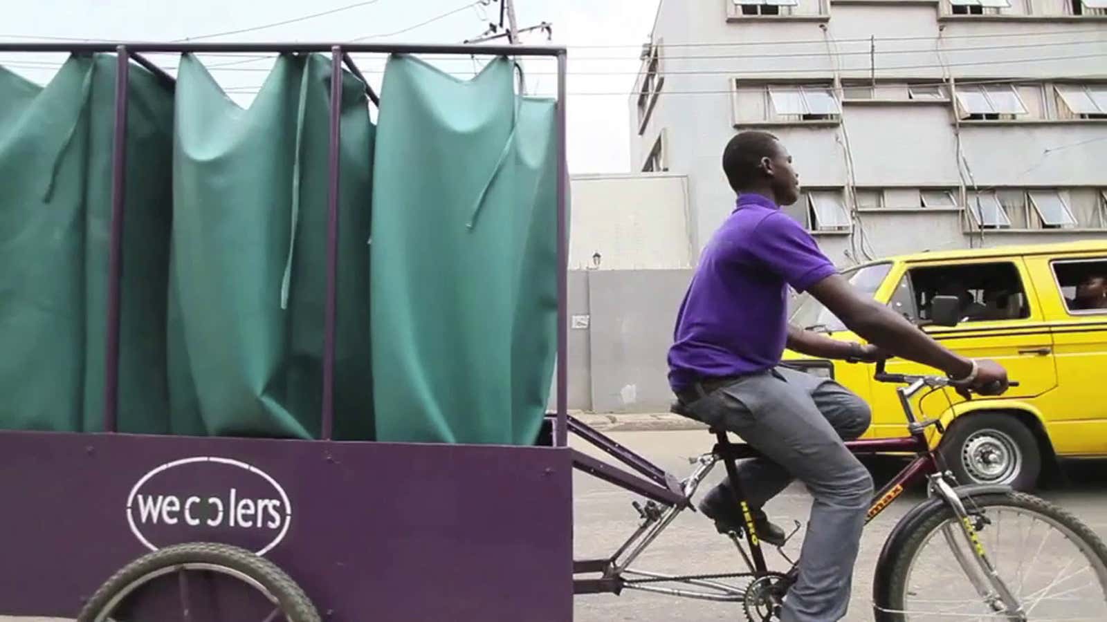 WeCyclers moving recycled material