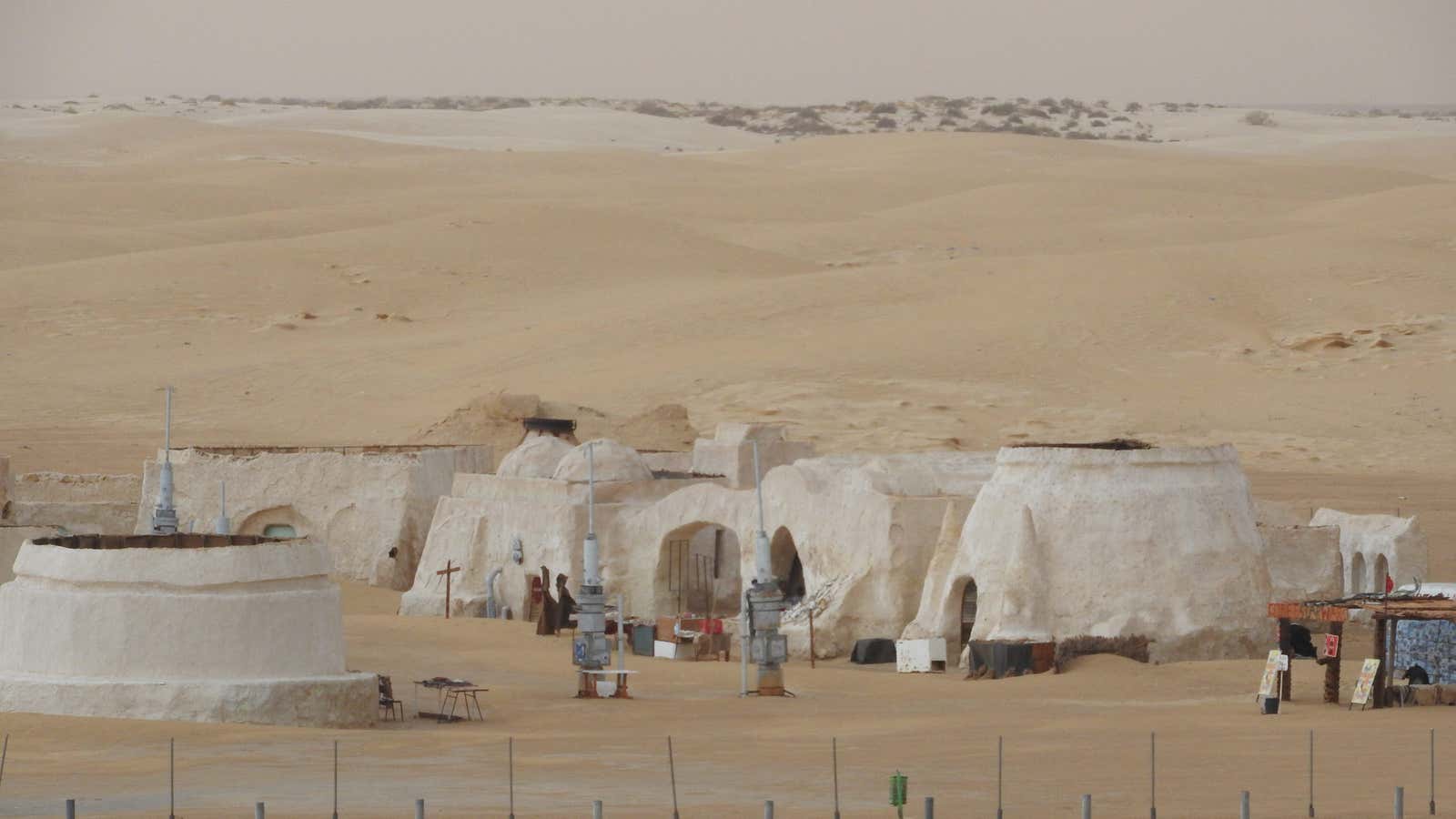 A dry environment like Tatooine—or Tunisia, where its scenes were filmed—is good for preserving concrete, though bad for making it.