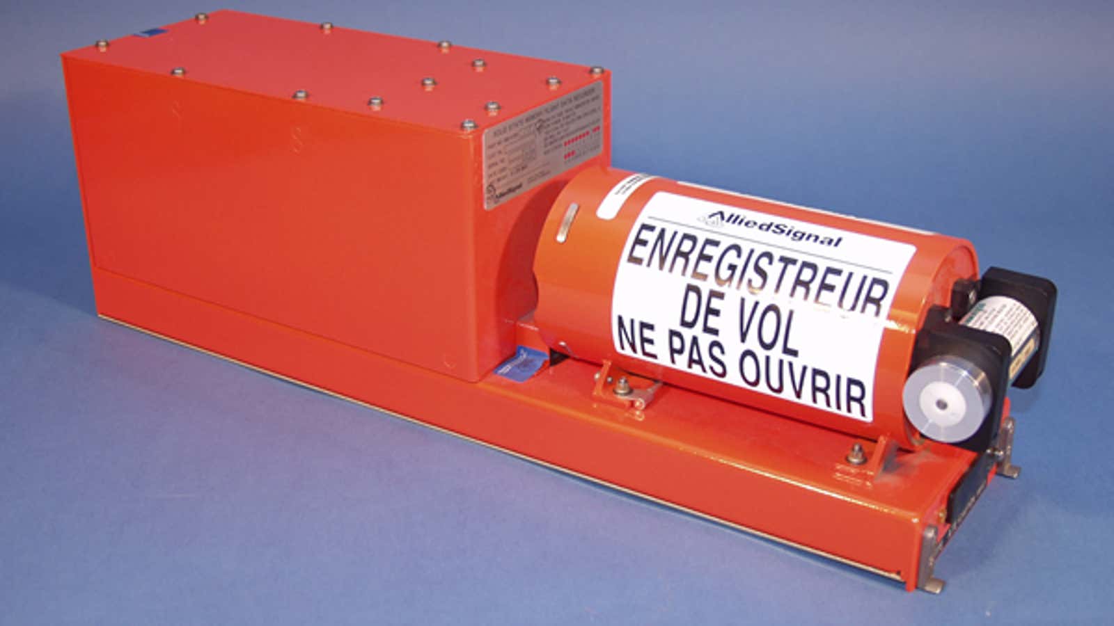 (Translation of warning message in French: “Flight recorder do not open”.) The warning appears in English on the other side.