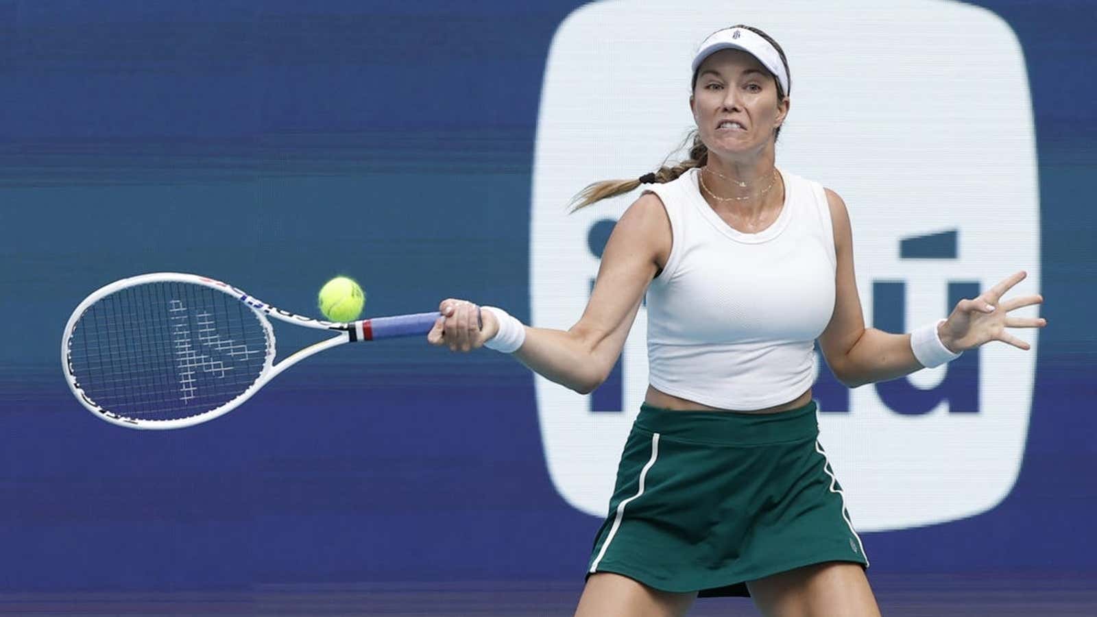 Image for Danielle Collins stretches winning streak to 15 with three-set victory in Madrid