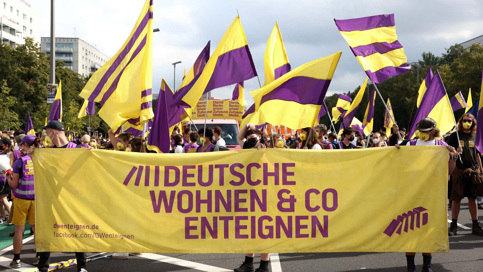 “Expropriate Deutsche Wohnen and co” supporters carry the group’s iconic purple and yellow banner.