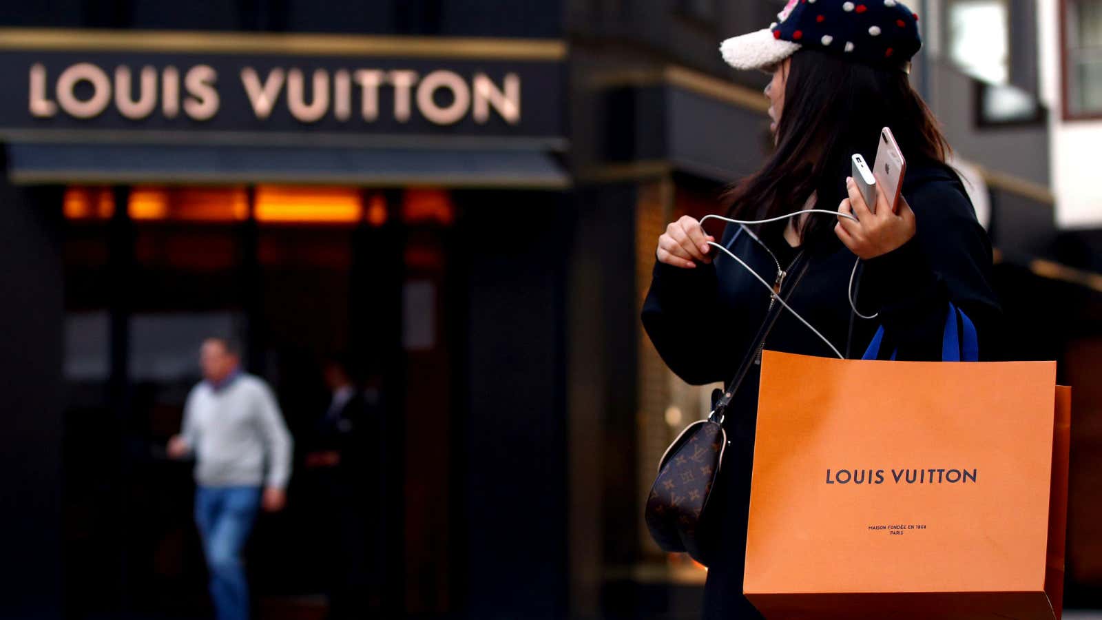 How much does copy Louis vuitton hand bags cost for ladies? - Quora
