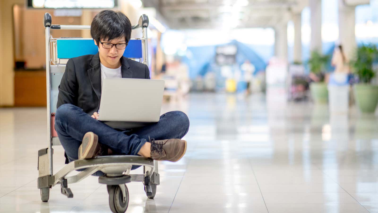 Ditch the desk: workers stay longer with location flexibility—how companies can respond