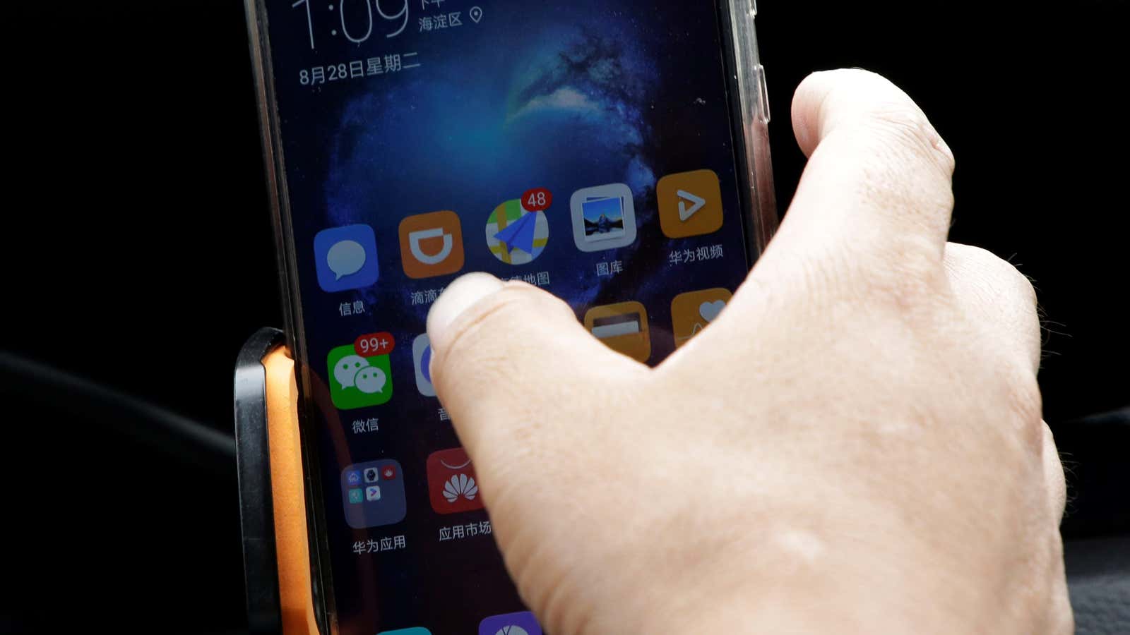 A Didi Chuxing driver prepares to open the application in his car in Beijing, China August 28, 2018.