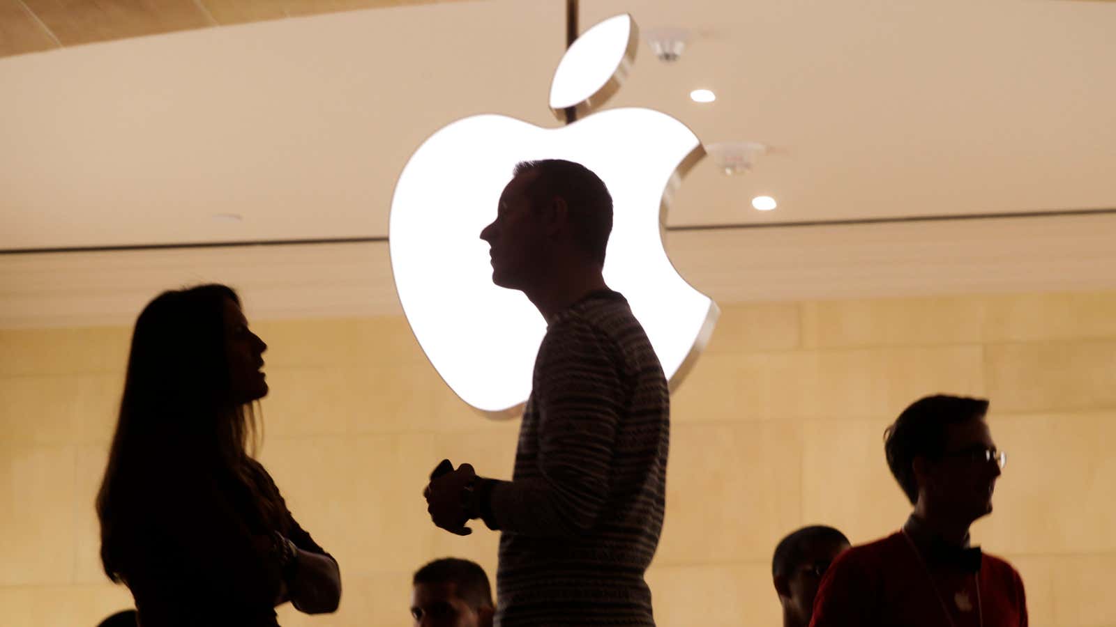 Apple re-closes some stores, raising economic concerns